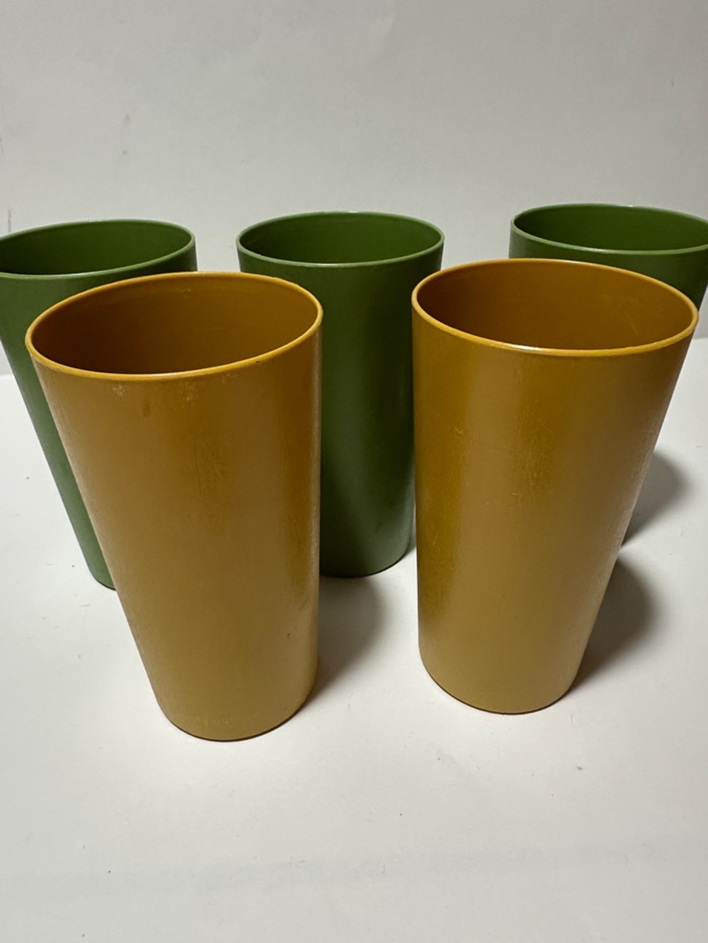 Set of 5 Vintage Plastic Tumblers Mustard Yellow Olive Green Retro Kitchen Cups - Picture 4 of 8